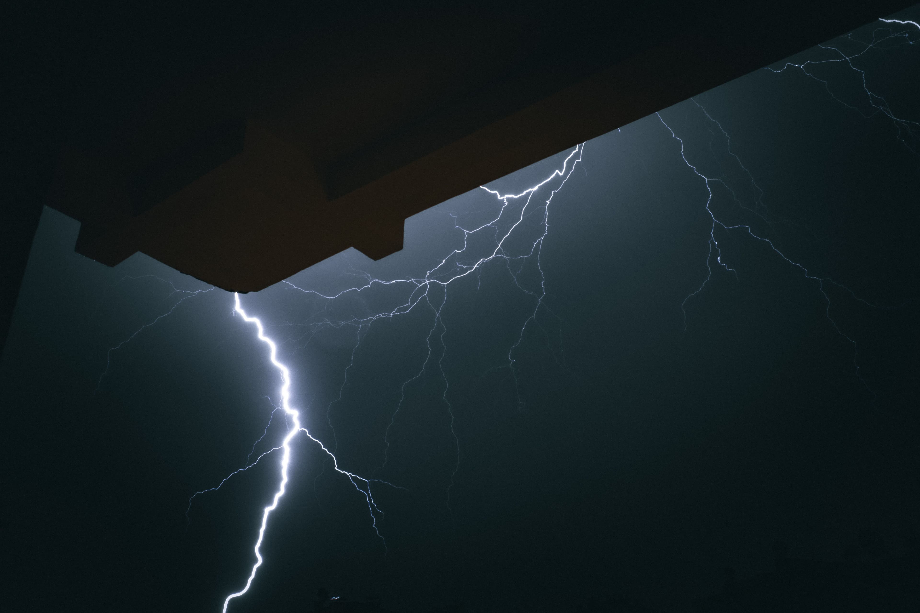 A striking lightning bolt illuminates the night sky in Türkiye, captured outdoors.