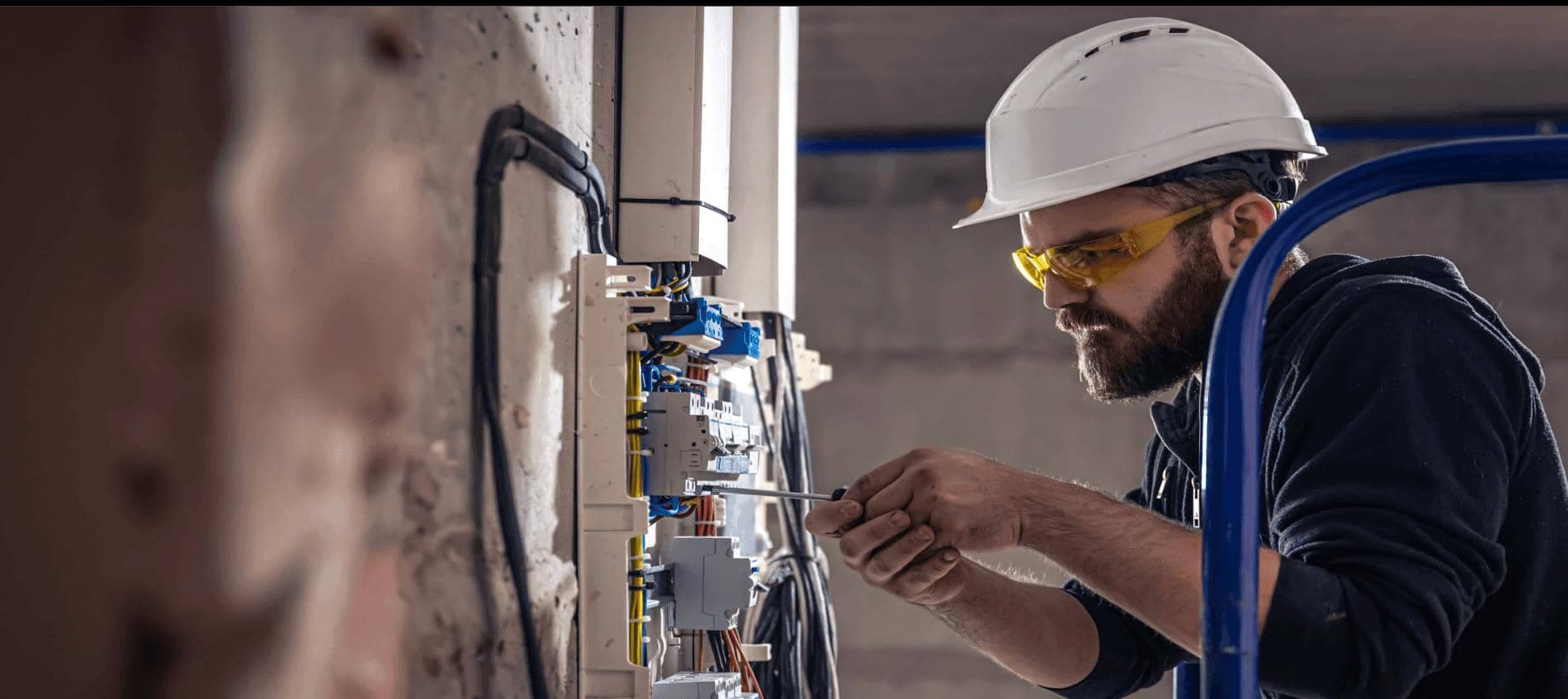 Electrician Near Rectangle_2001_1_41d39582f1_1_7c279b41ab (1).jpg